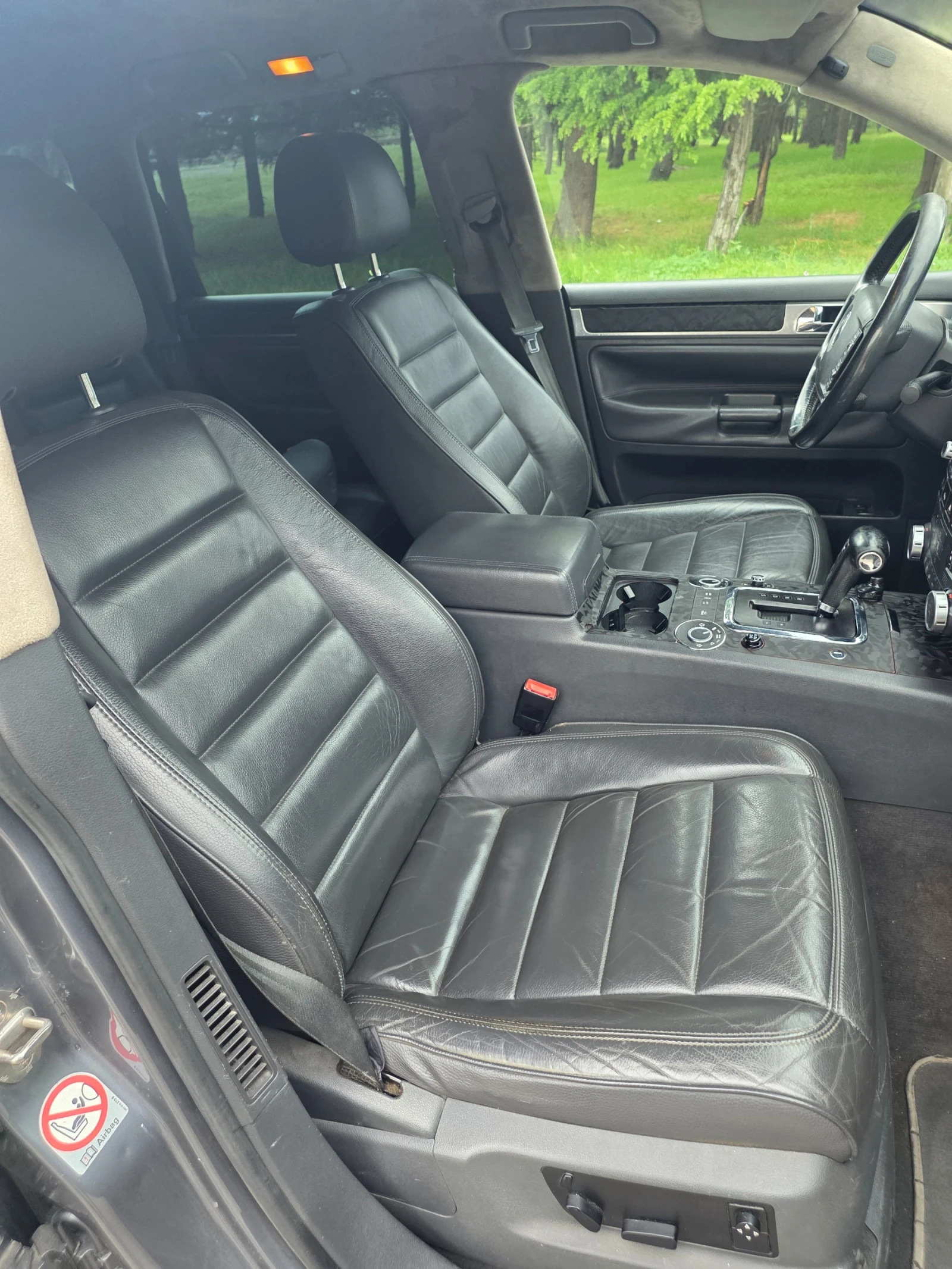 VW Touareg 3.2 Бензин/Газ НА ПРОЖИНИ , Кожа, Подгрев 4х4, снимка 8 - Автомобили и джипове - 54610578