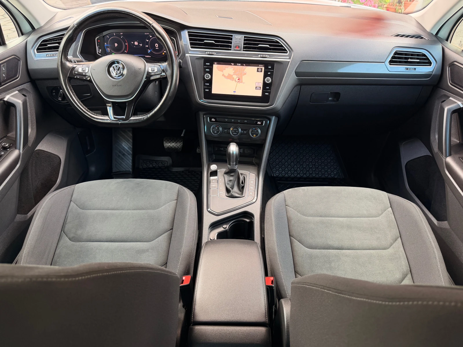 VW Tiguan 2.0TDI* NAVI* 360 KAMERA* DIGITAL* LIZING, снимка 13 - Автомобили и джипове - 55223322