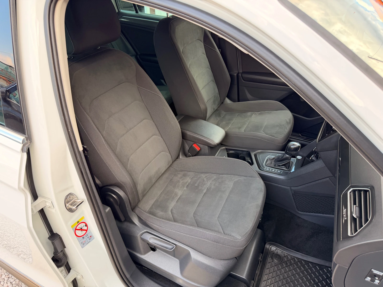 VW Tiguan 2.0TDI* NAVI* 360 KAMERA* DIGITAL* LIZING, снимка 11 - Автомобили и джипове - 55223322