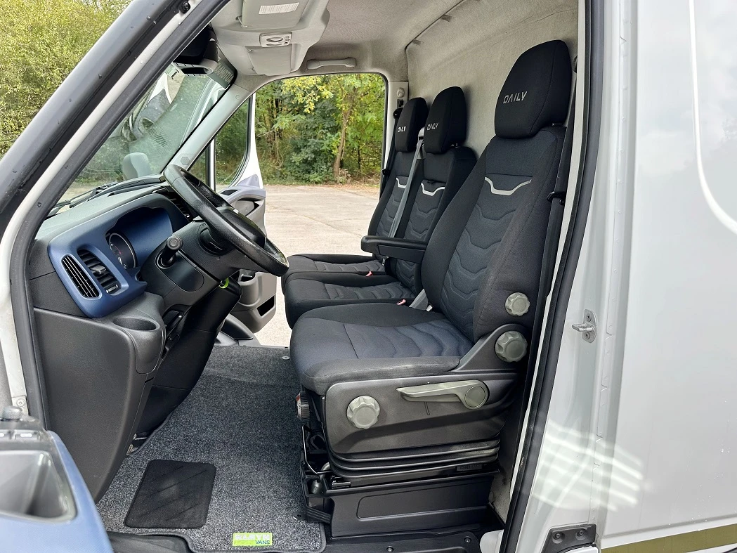 Iveco 35S18 HI-MATIC* MAXI L4H2* LED* ВЪЗ.ВЪЗГЛАВНИЦИ* КЛИМA - изображение 9