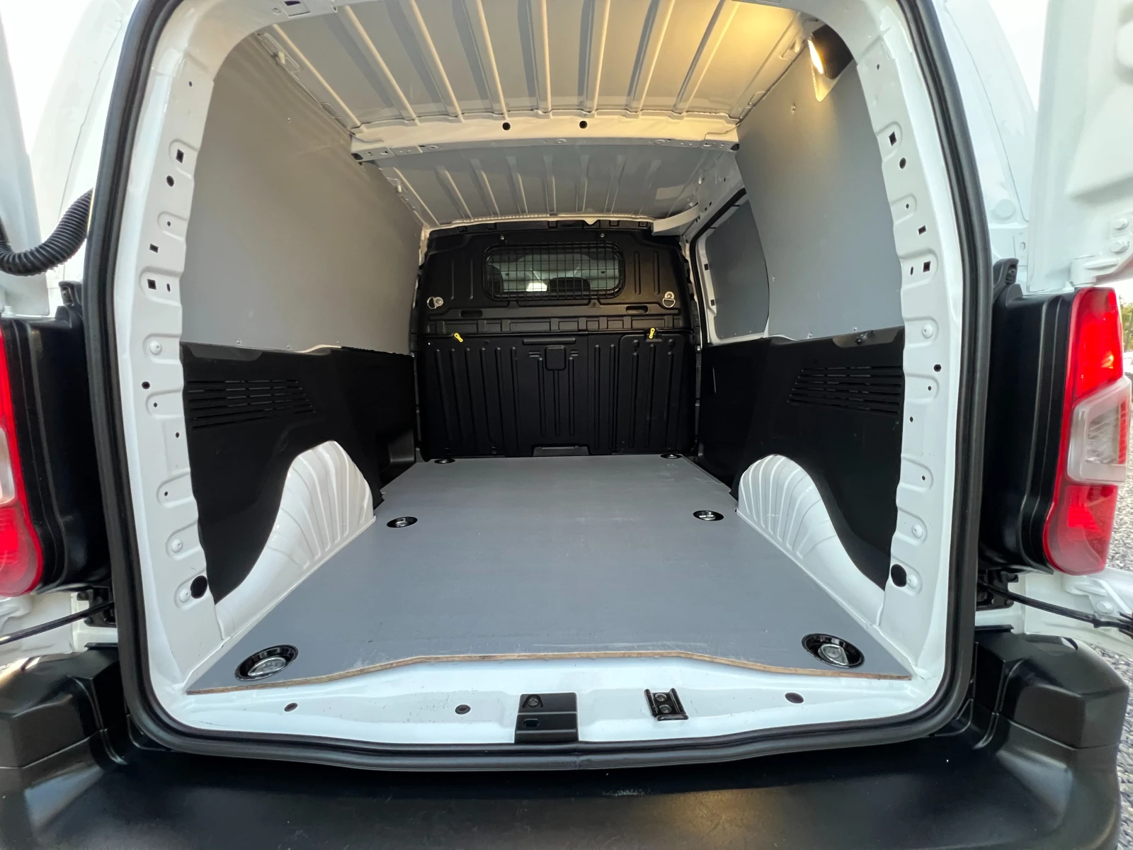 Citroen Berlingo 1.5HDI /150155км./VR7EFYHYCMJ528639/3-МЕСТЕН/PDC/, снимка 11 - Бусове и автобуси - 56078483