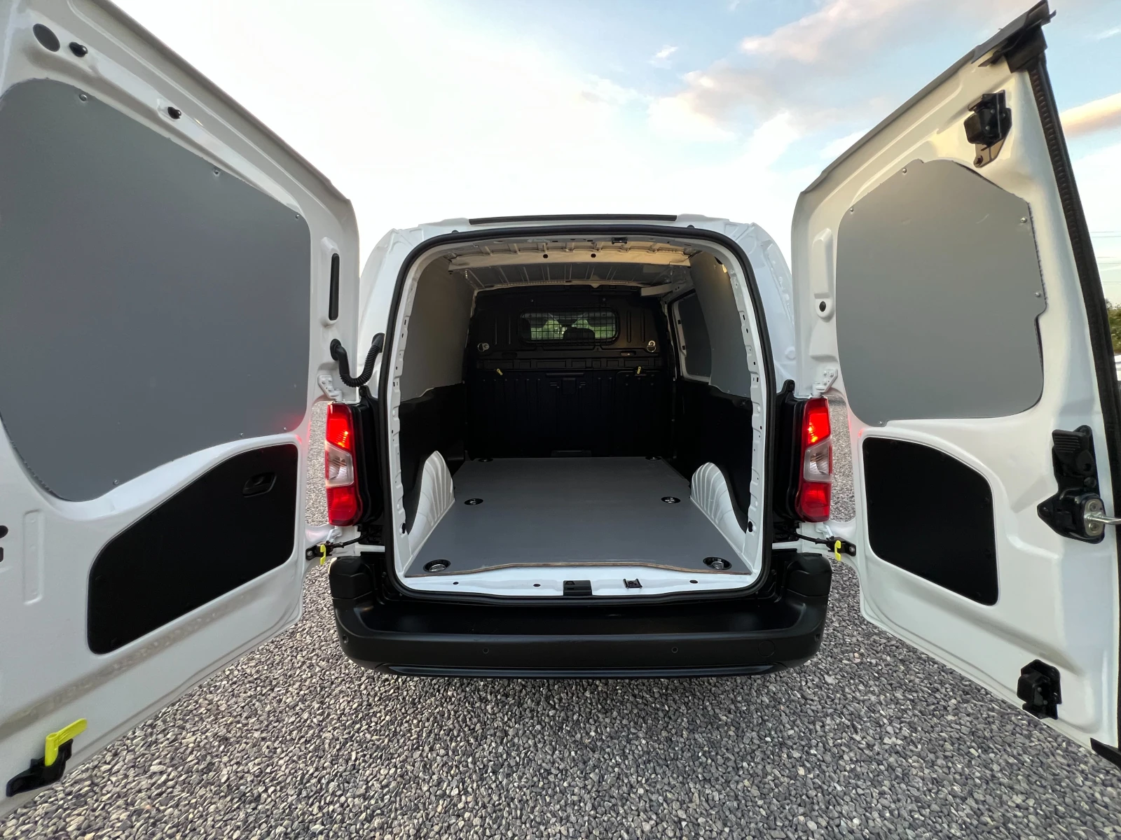Citroen Berlingo 1.5HDI /150155км./VR7EFYHYCMJ528639/3-МЕСТЕН/PDC/, снимка 10 - Бусове и автобуси - 56078483