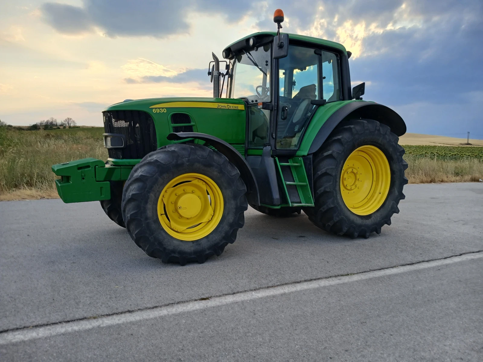 Трактор John Deere 6930 - изображение 3