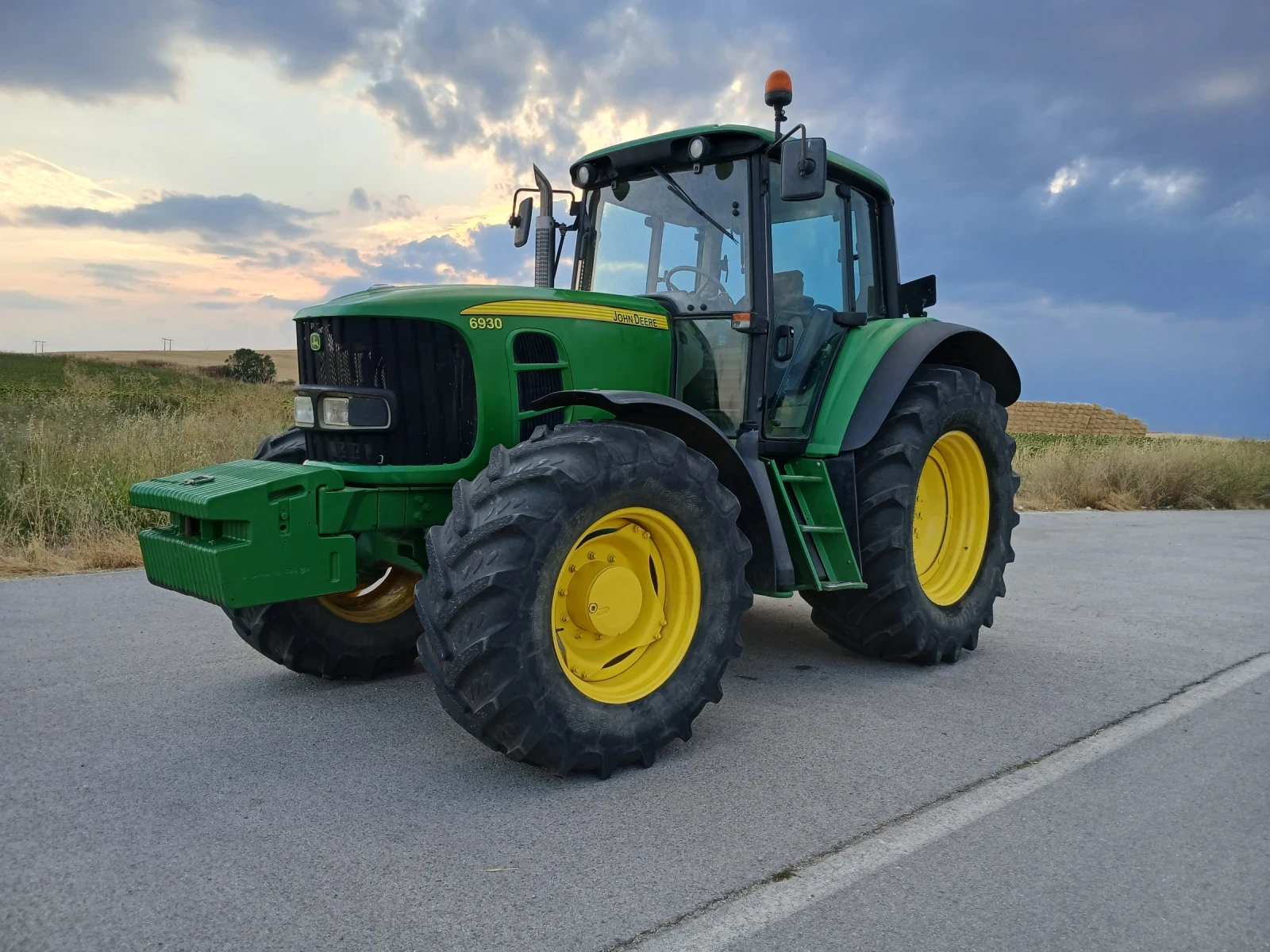 Трактор John Deere 6930 - изображение 2
