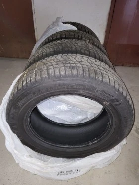 Гуми Зимни 255/55R18, снимка 1 - Гуми и джанти - 45891640