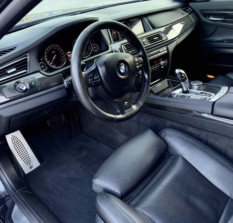 BMW 740 M-Packet. Digital, soft close, harman/kardon, снимка 7 - Автомобили и джипове - 48148034