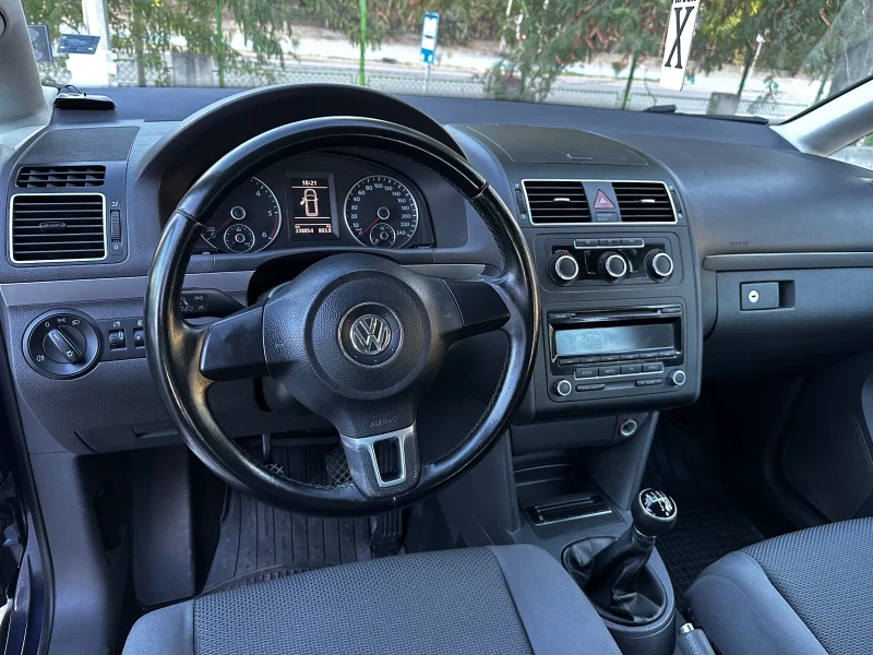 VW Touran, снимка 10 - Автомобили и джипове - 52772568