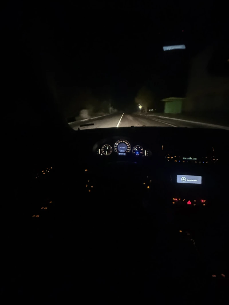 Mercedes-Benz E 270, снимка 16 - Автомобили и джипове - 52347423