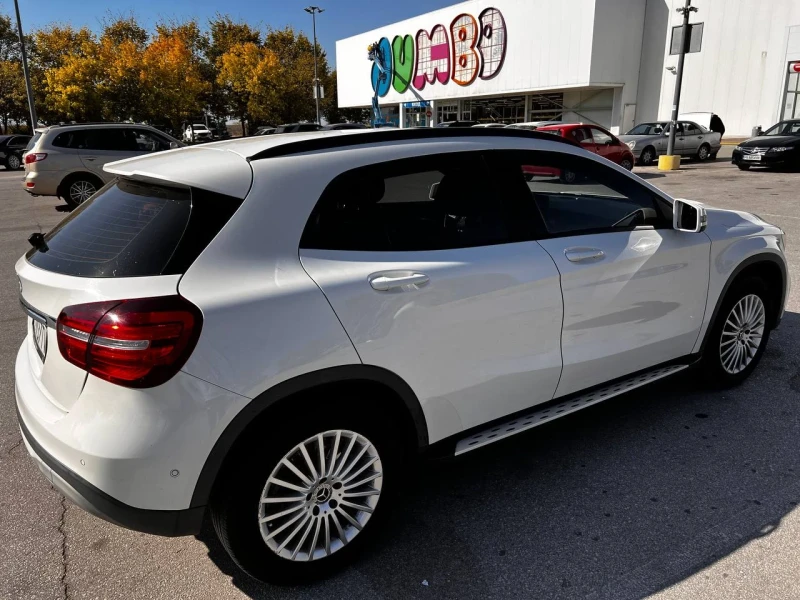 Mercedes-Benz GLA 180, снимка 3 - Автомобили и джипове - 52656399