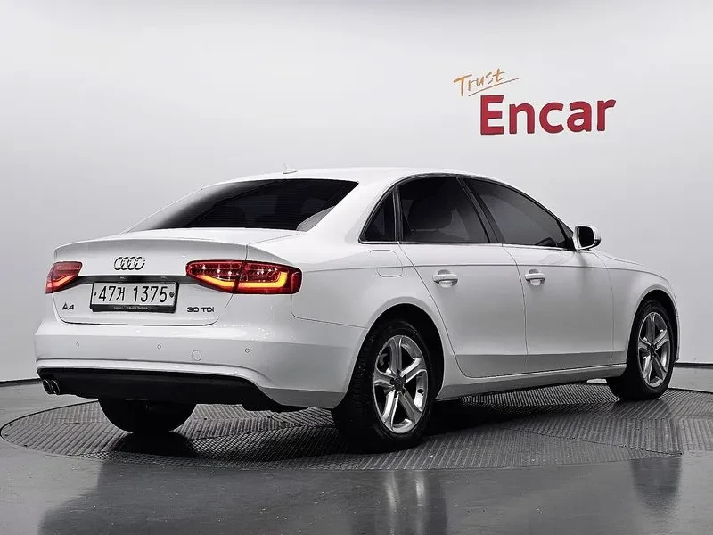 Audi A4 2.0 TDI B8, снимка 2 - Автомобили и джипове - 53267627