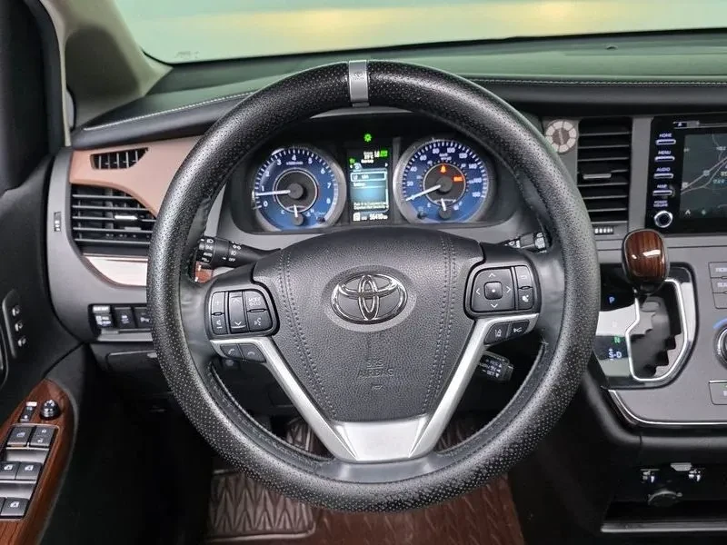 Toyota Sienna 3.5 AWD| 296к.с.| ВКЛ.ТЕХНОТЕСТ и 3м.Г.О, снимка 8 - Автомобили и джипове - 55146927