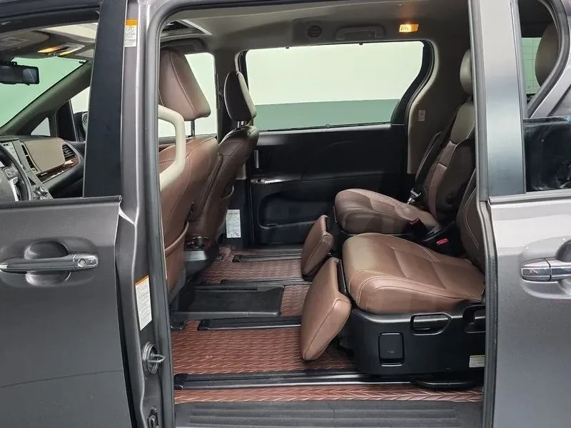 Toyota Sienna 3.5 AWD| 296к.с.| ВКЛ.ТЕХНОТЕСТ и 3м.Г.О, снимка 6 - Автомобили и джипове - 55146927
