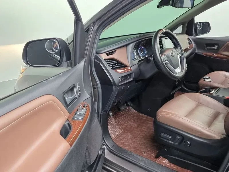 Toyota Sienna 3.5 AWD| 296к.с.| ВКЛ.ТЕХНОТЕСТ и 3м.Г.О, снимка 5 - Автомобили и джипове - 55146927