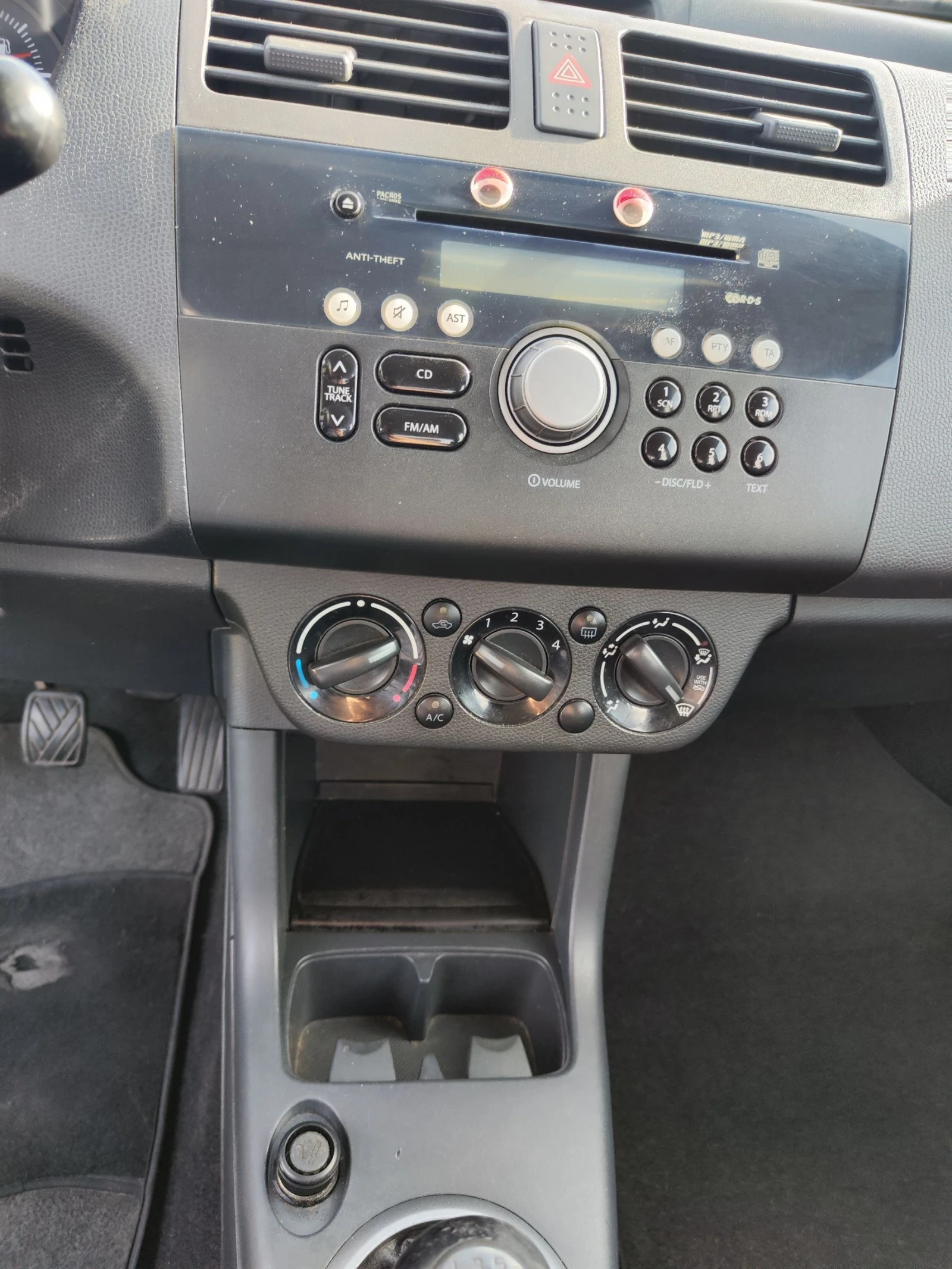 Suzuki Swift 1.3 Klima  | Mobile.bg — изображение 13