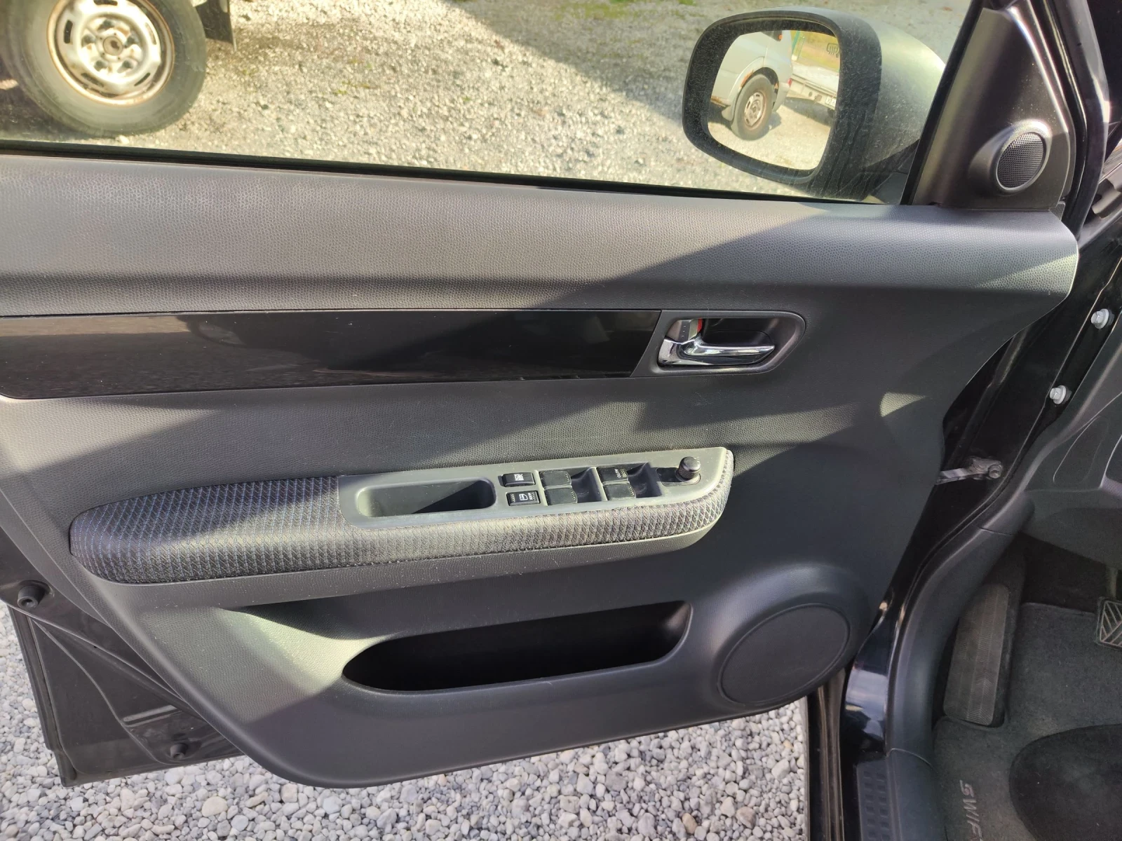 Suzuki Swift 1.3 Klima  | Mobile.bg — изображение 11