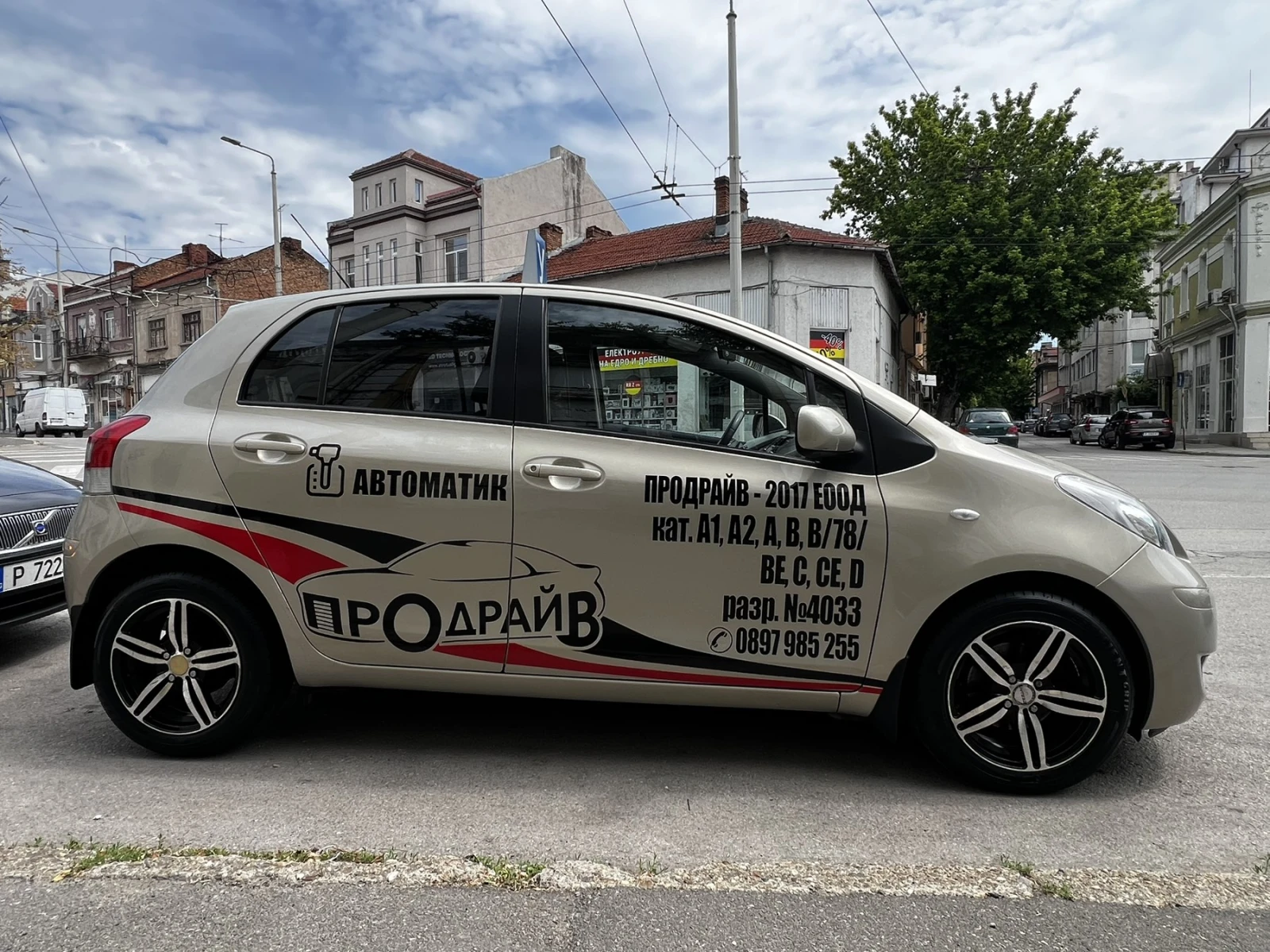 Toyota Yaris 1.33 VVT-i(Учебен автоматик) - изображение 2