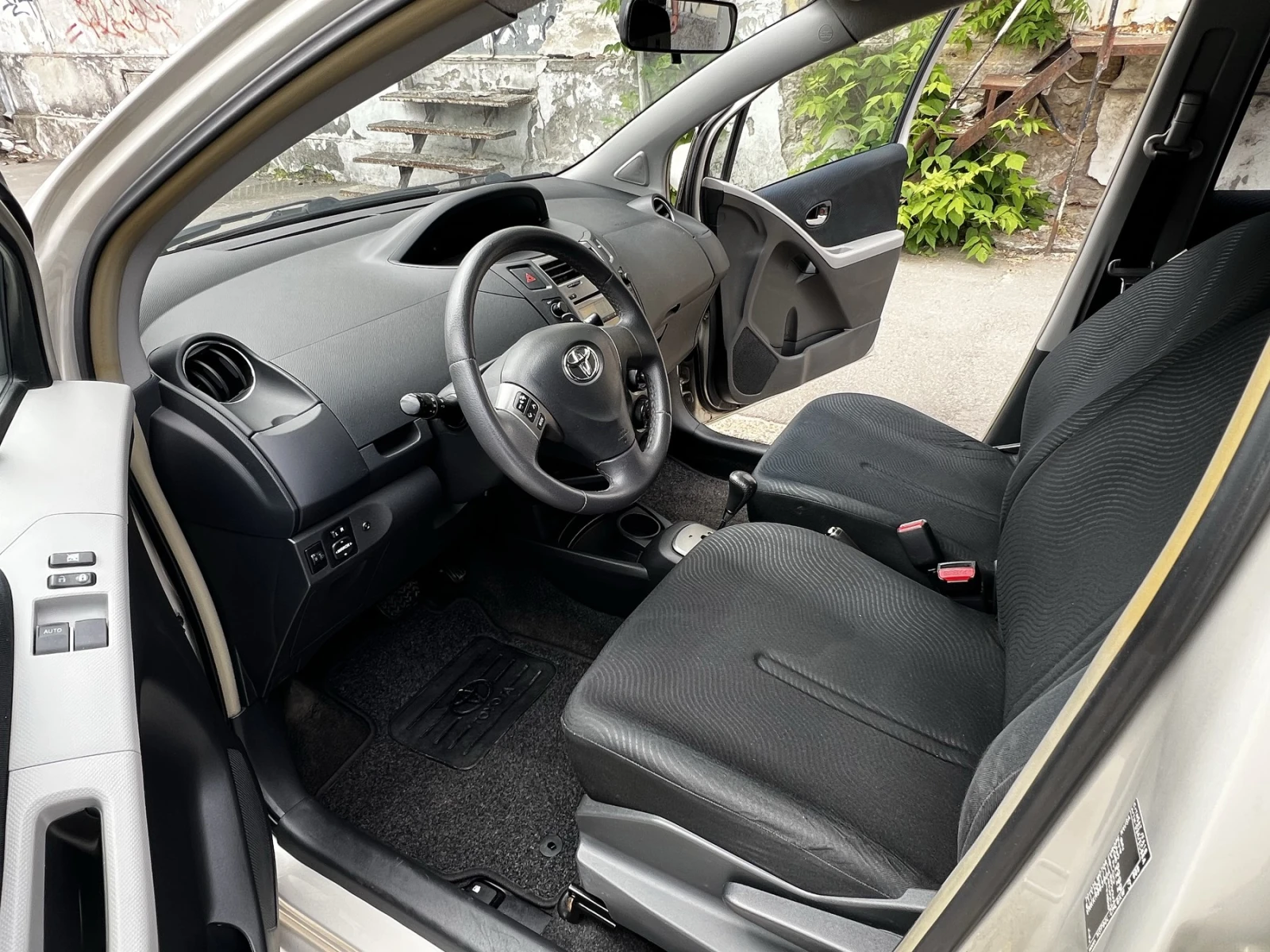 Toyota Yaris 1.33 VVT-i(Учебен автоматик) - изображение 6