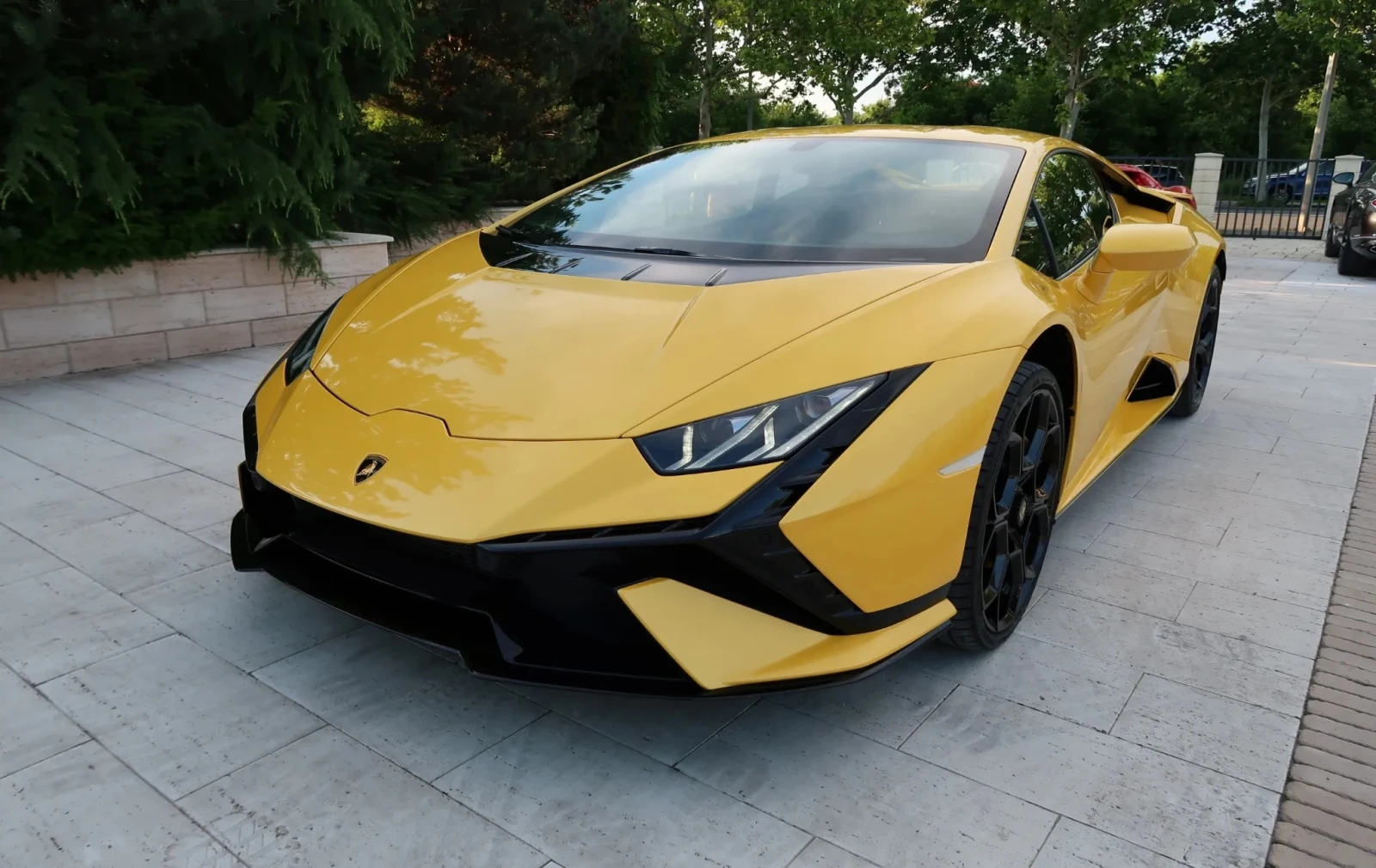 Lamborghini Huracan Tecnica 5.2 V10 - изображение 3