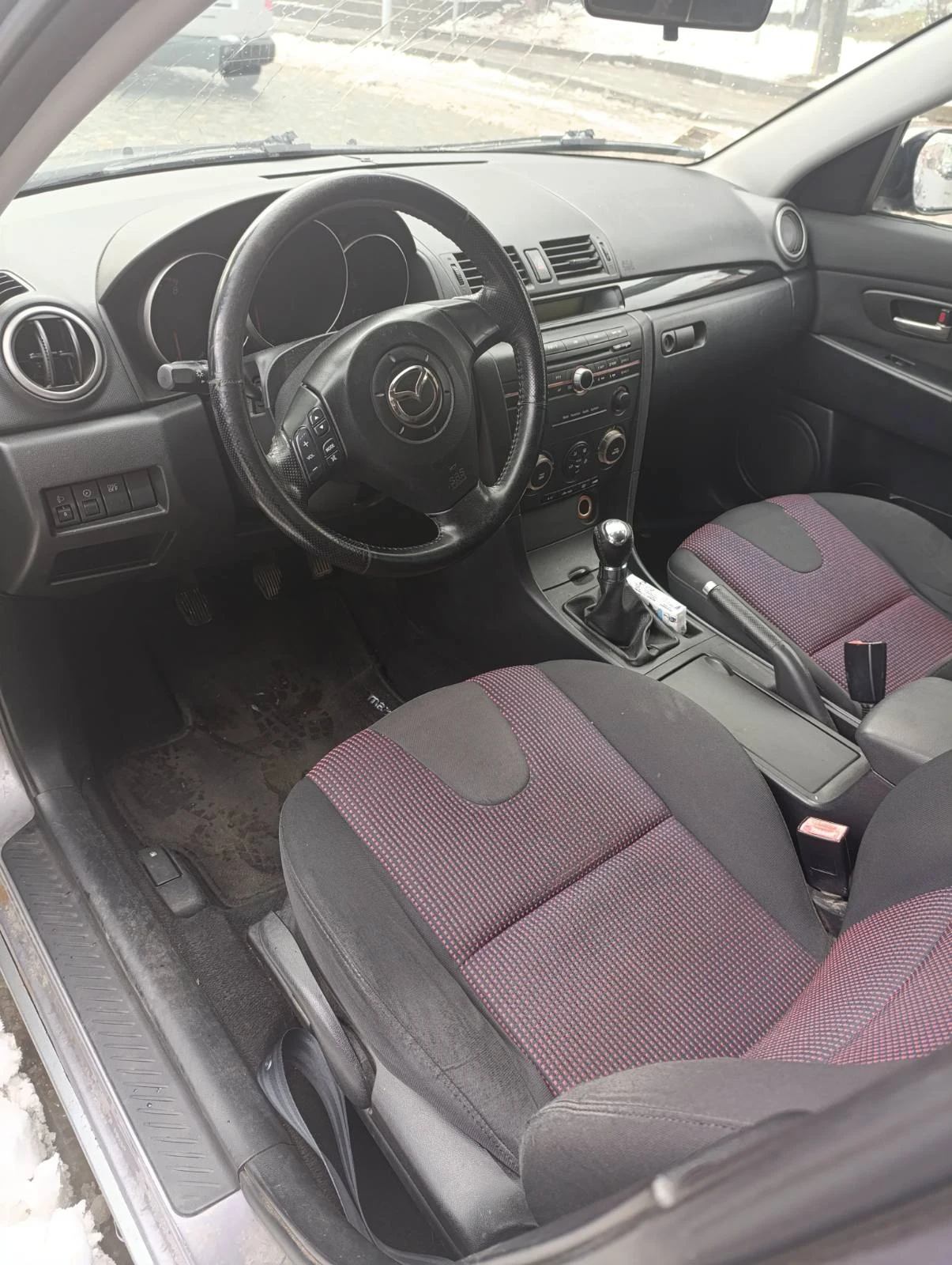 Mazda 3 1, 6 Седан - изображение 2