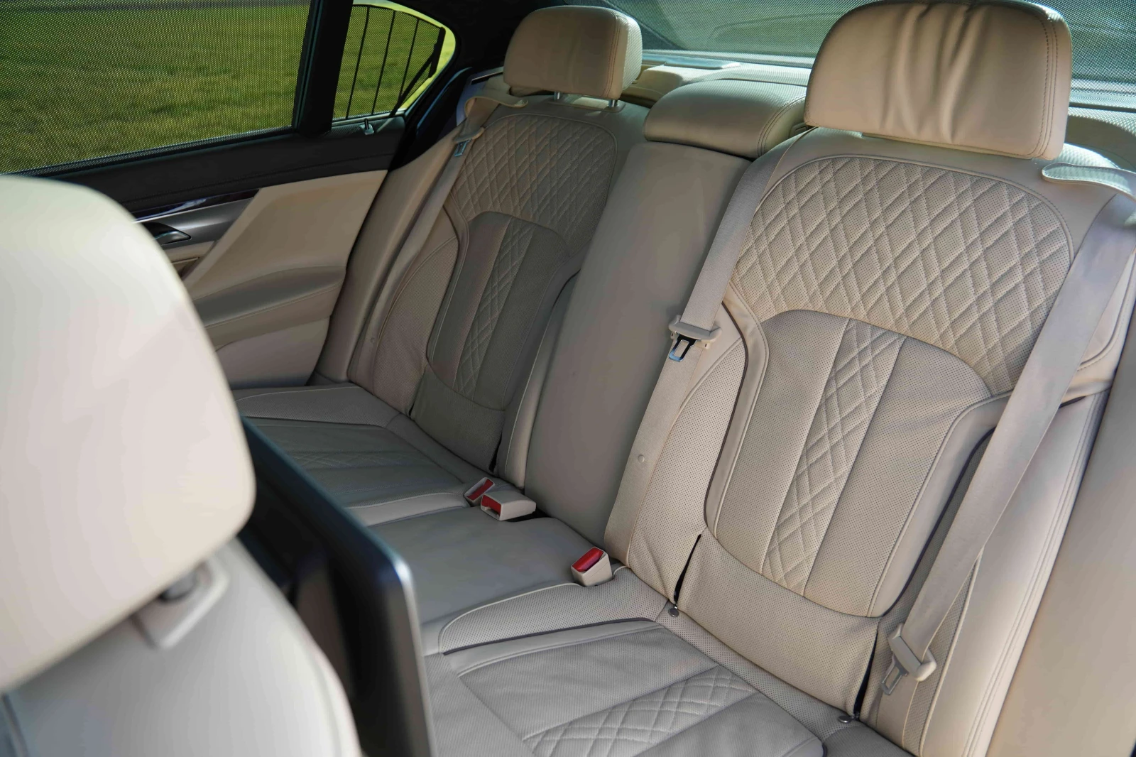 BMW 750 Li xDrive, снимка 16 - Автомобили и джипове - 53940471