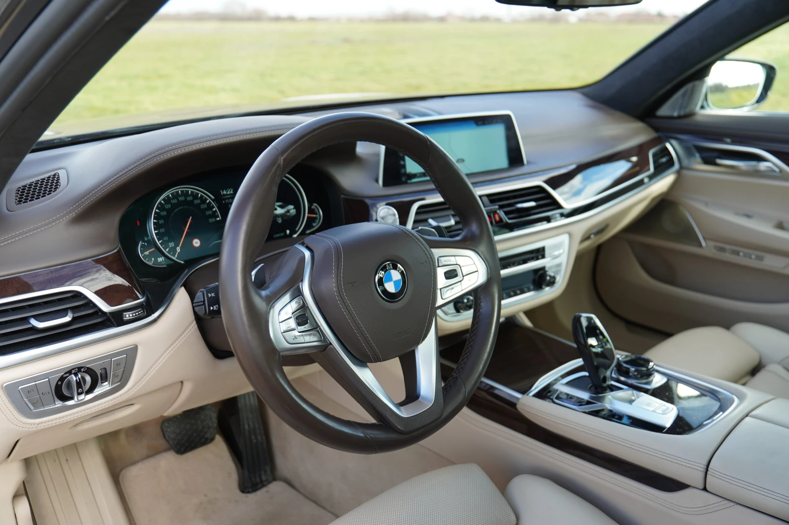 BMW 750 Li xDrive, снимка 12 - Автомобили и джипове - 53940471