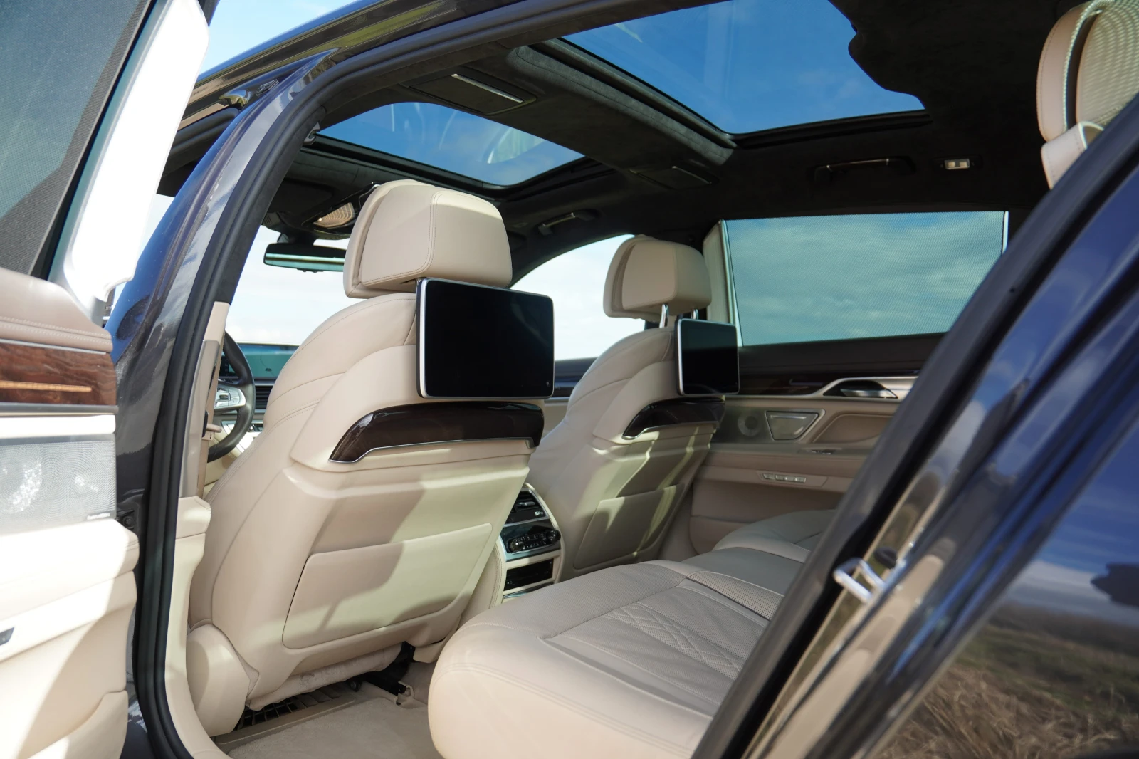 BMW 750 Li xDrive, снимка 15 - Автомобили и джипове - 53940471