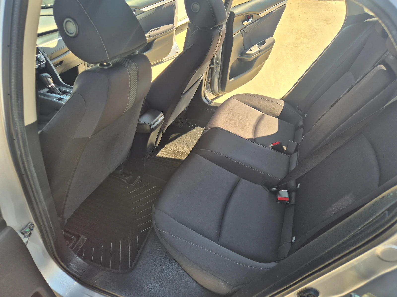Honda Civic 1.5 i-VTEC Turbo Sport Plus A/T, снимка 12 - Автомобили и джипове - 54340915