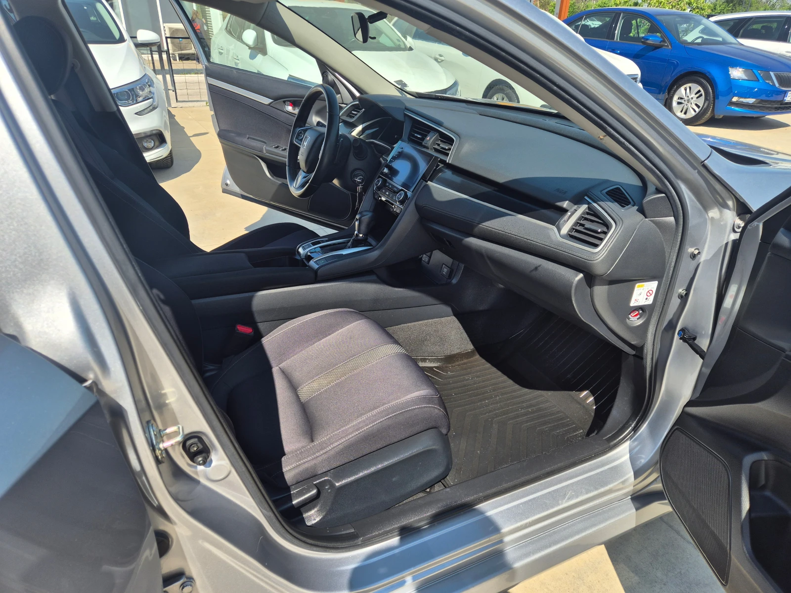 Honda Civic 1.5 i-VTEC Turbo Sport Plus A/T, снимка 9 - Автомобили и джипове - 54340915