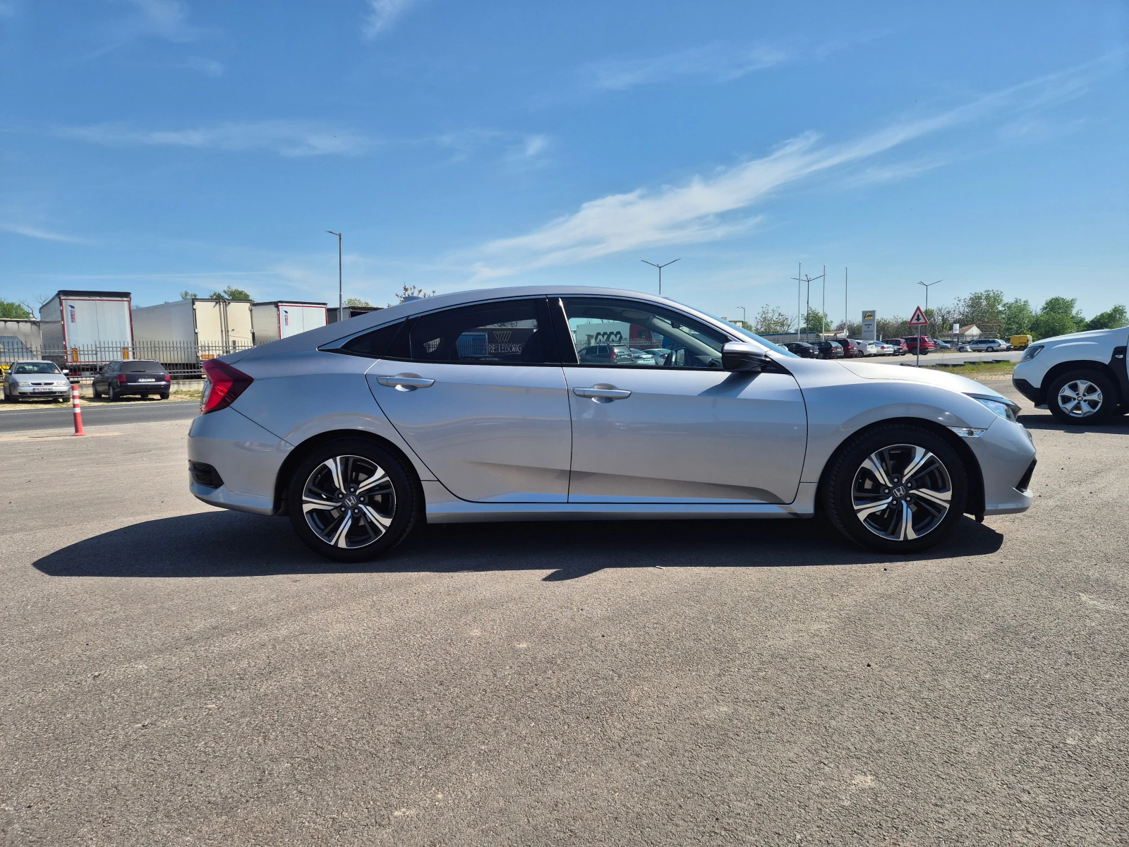 Honda Civic 1.5 i-VTEC Turbo Sport Plus A/T, снимка 6 - Автомобили и джипове - 54340915