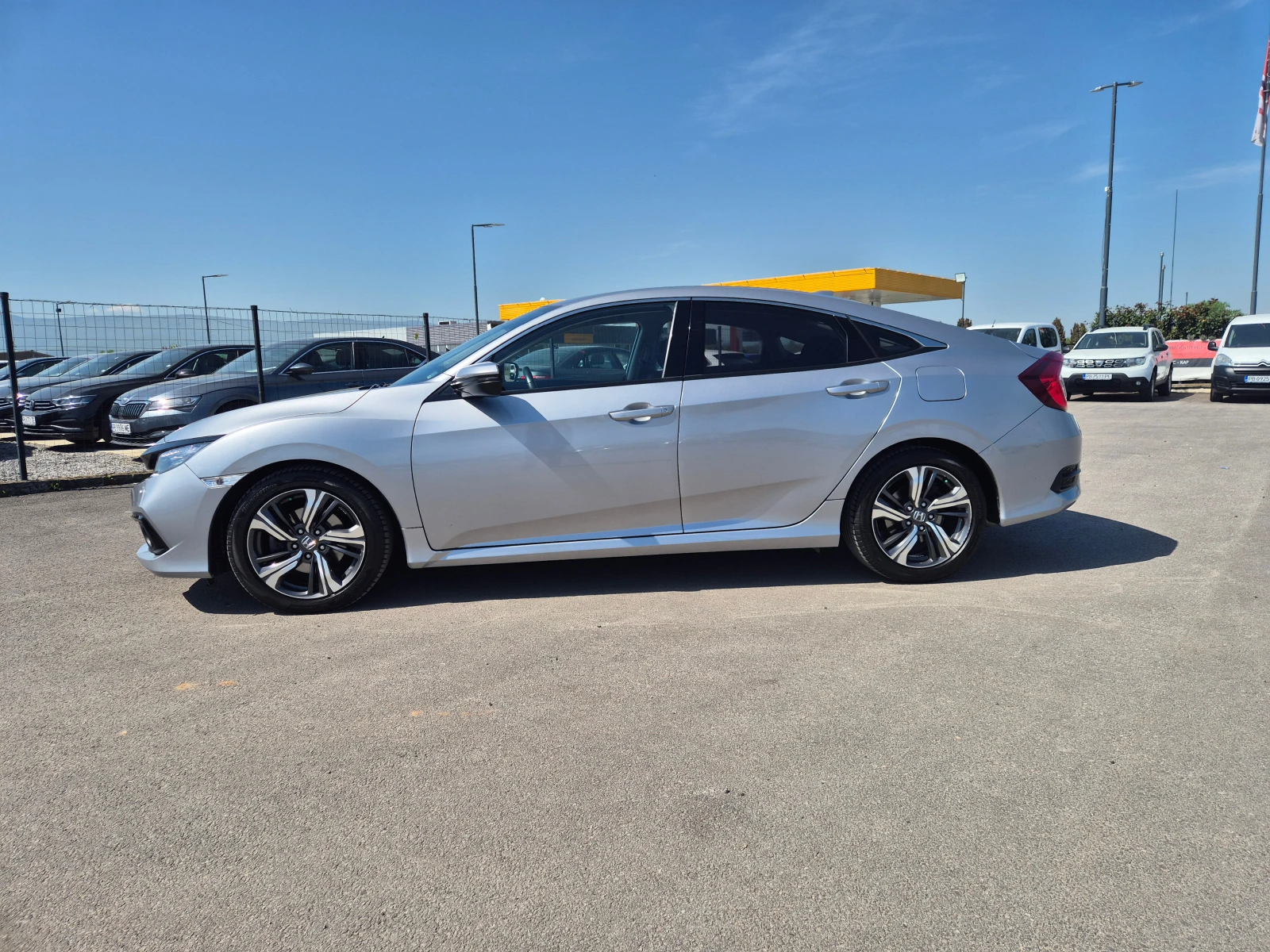 Honda Civic 1.5 i-VTEC Turbo Sport Plus A/T, снимка 2 - Автомобили и джипове - 54340915