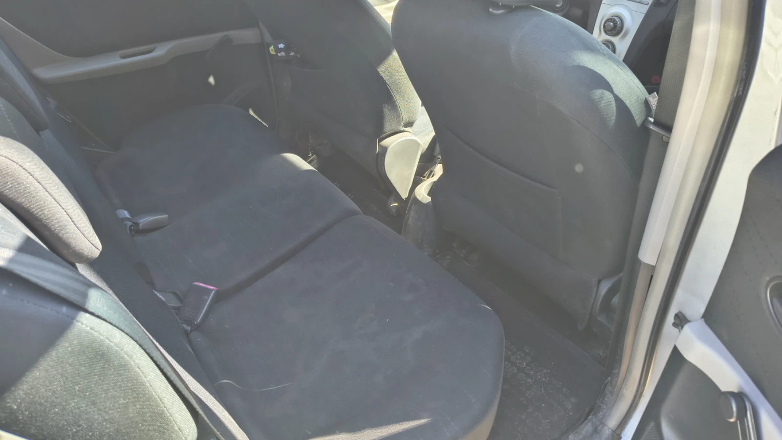 Toyota Yaris 1.3, снимка 5 - Автомобили и джипове - 54340694