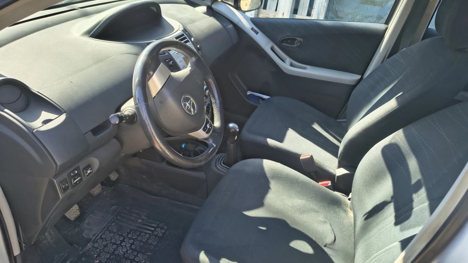 Toyota Yaris 1.3, снимка 3 - Автомобили и джипове - 54340694
