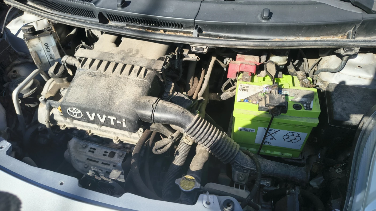 Toyota Yaris 1.3, снимка 12 - Автомобили и джипове - 54340694