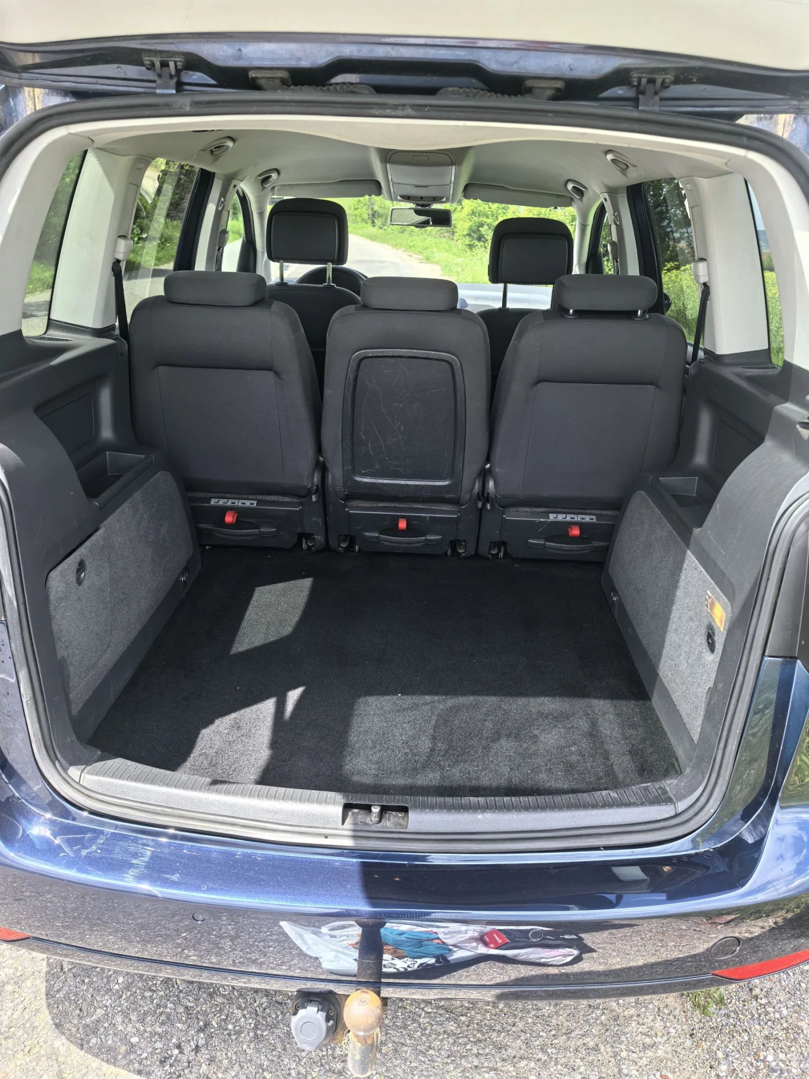 VW Touran 1.6 TDI, снимка 9 - Автомобили и джипове - 54392190
