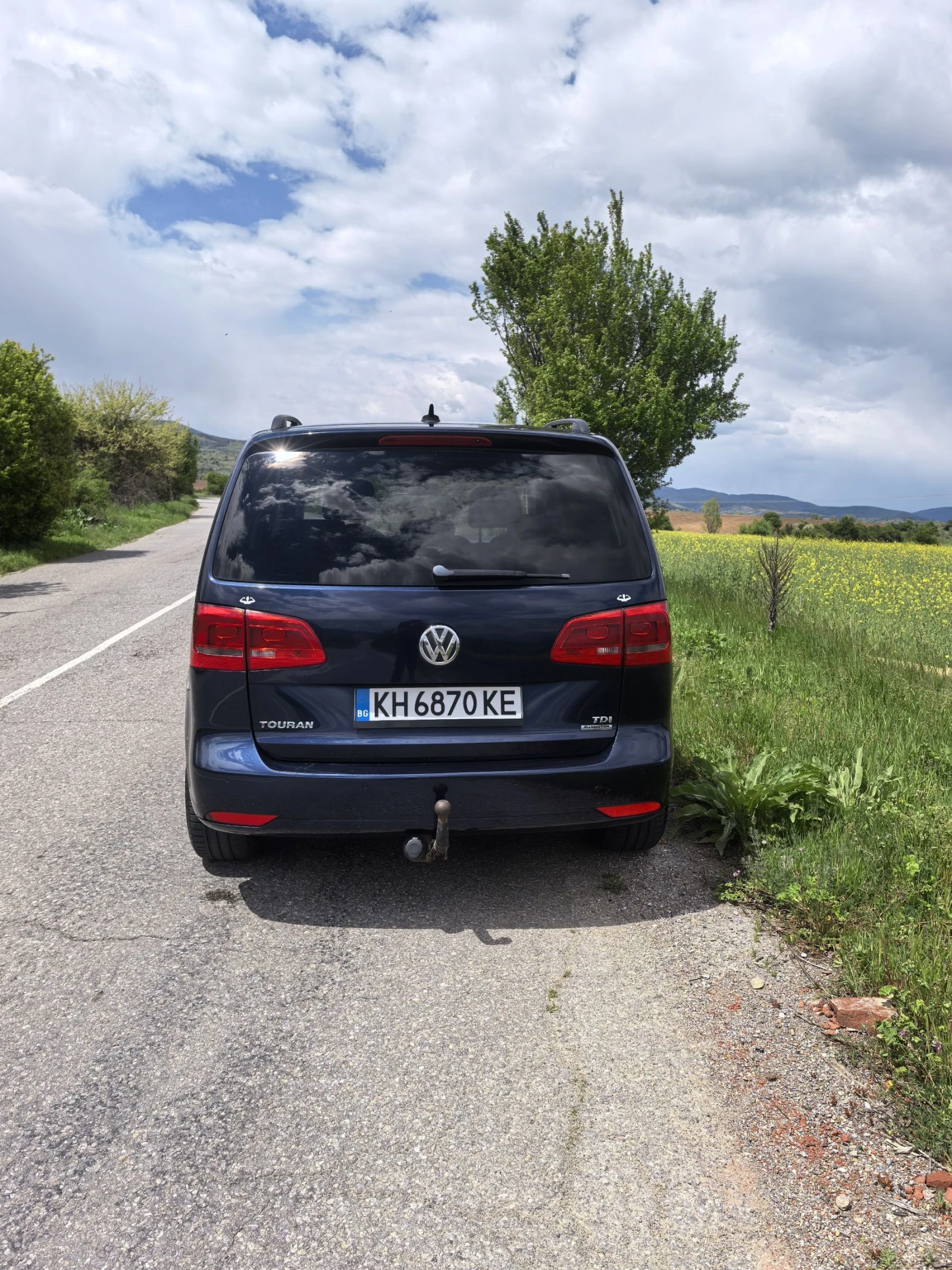 VW Touran 1.6 TDI, снимка 12 - Автомобили и джипове - 54392190