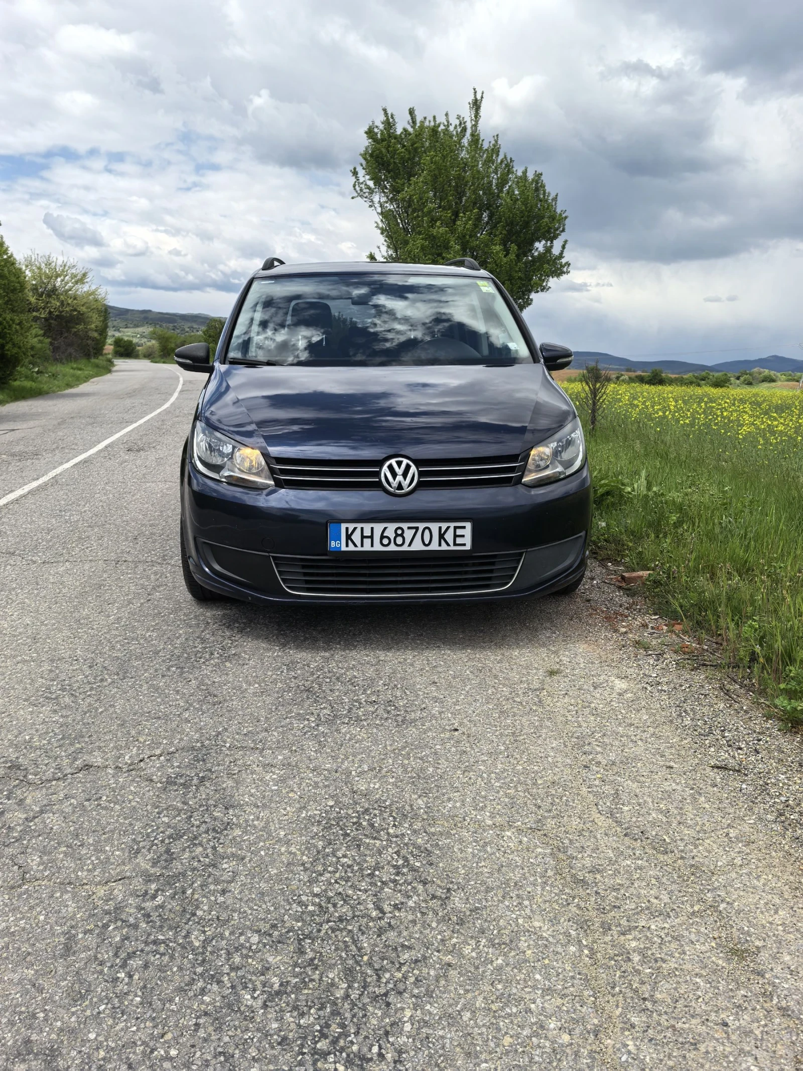 VW Touran 1.6 TDI, снимка 2 - Автомобили и джипове - 54392190