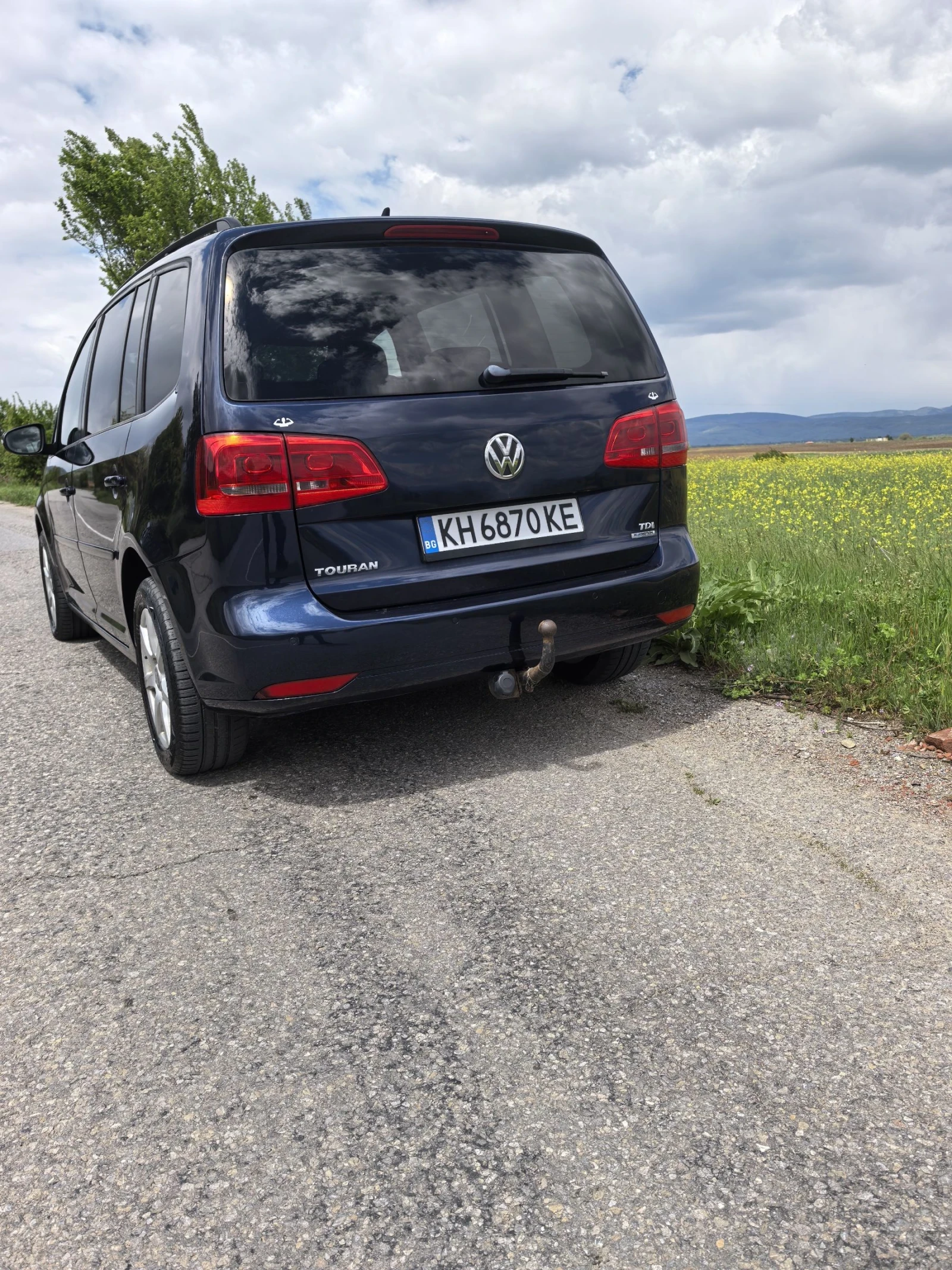 VW Touran 1.6 TDI, снимка 11 - Автомобили и джипове - 54392190