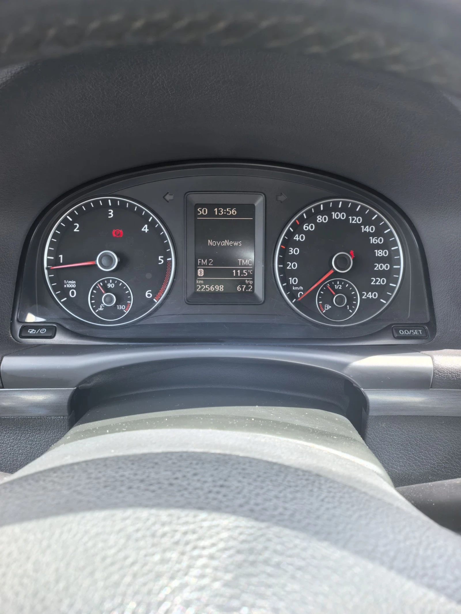 VW Touran 1.6 TDI, снимка 8 - Автомобили и джипове - 54392190