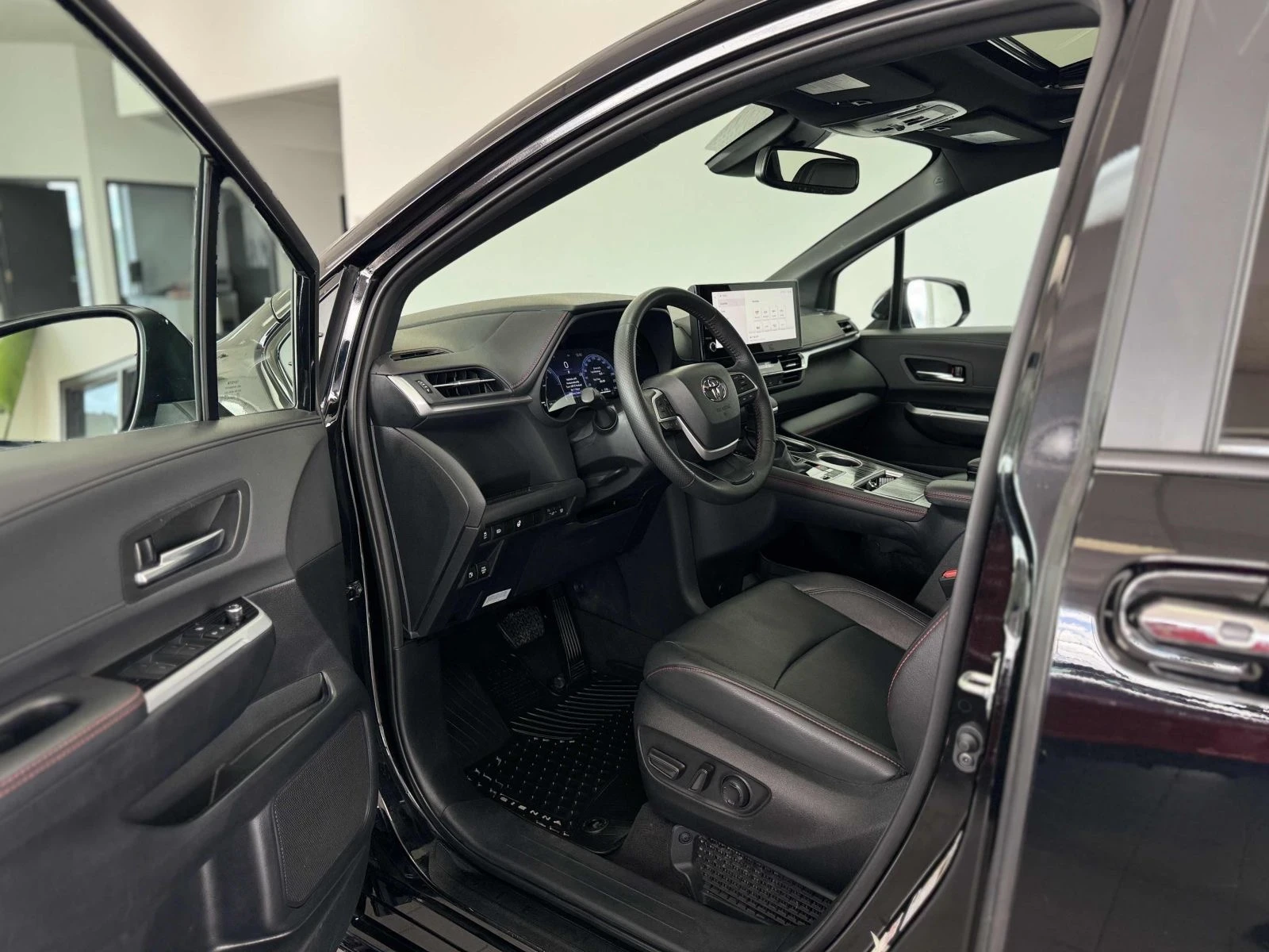Toyota Sienna HSE 7-местa AWD, снимка 7 - Автомобили и джипове - 54710322