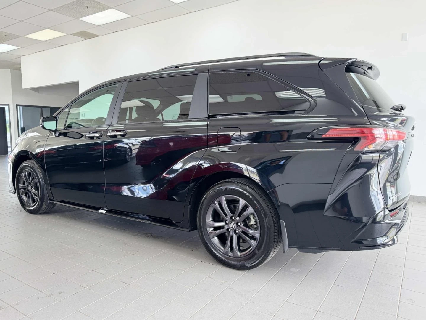 Toyota Sienna HSE 7-местa AWD, снимка 2 - Автомобили и джипове - 54710322