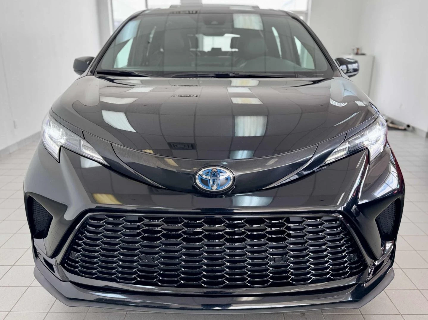 Toyota Sienna HSE 7-местa AWD, снимка 4 - Автомобили и джипове - 54710322