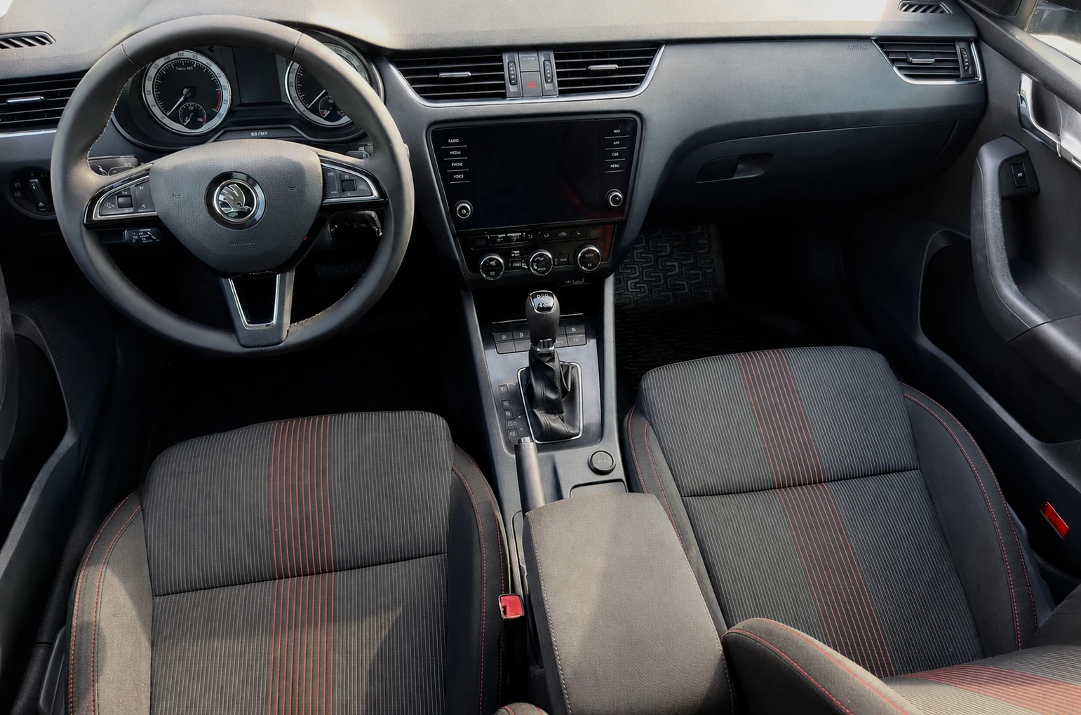 Skoda Octavia 2.0TDI/FACE-LIFT/EURO6/DSG/4X4, снимка 11 - Автомобили и джипове - 54803143
