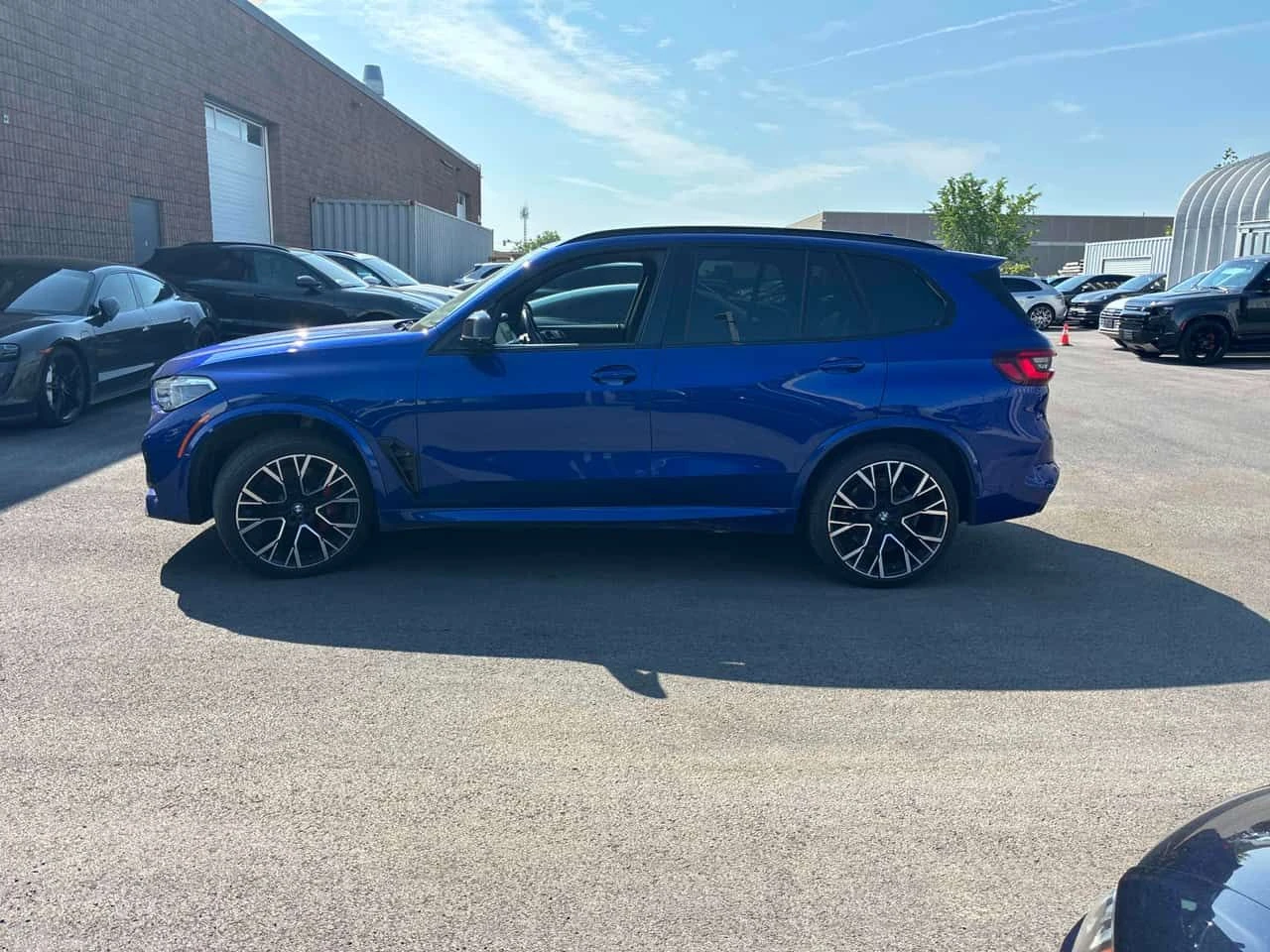 BMW X5M * Competition * ДИСТРОНИК * ОБДУХВАНЕ * H/K * , снимка 2 - Автомобили и джипове - 54847120