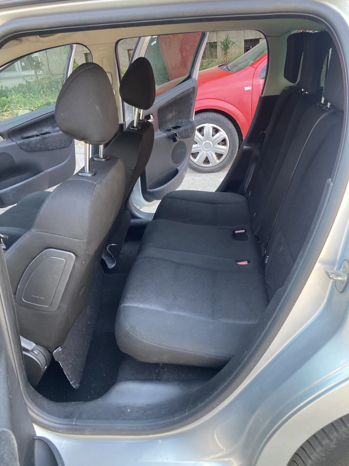 Peugeot 207 1.6HDI Топ Оферта, снимка 13 - Автомобили и джипове - 55687549