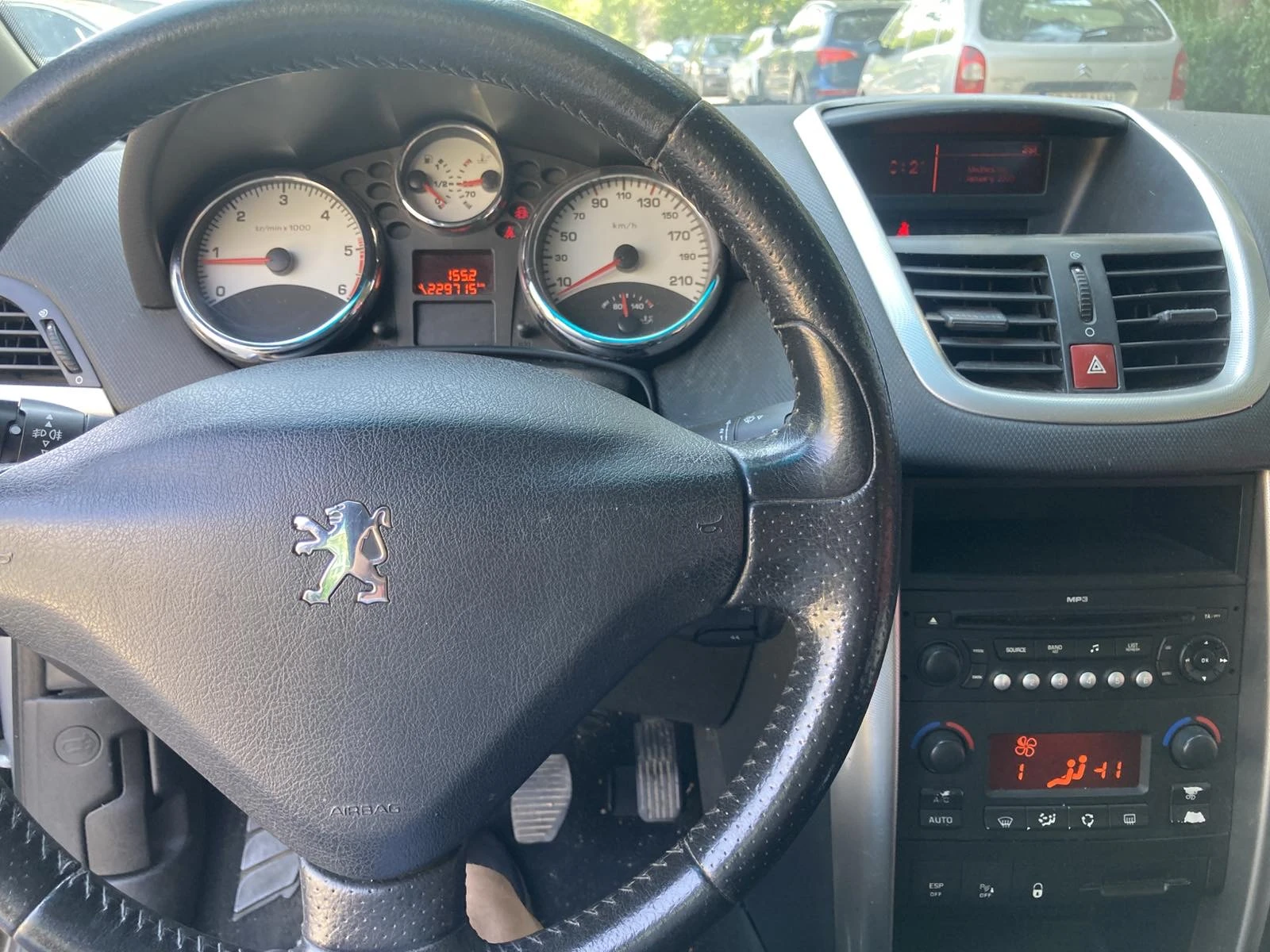 Peugeot 207 1.6HDI Топ Оферта, снимка 9 - Автомобили и джипове - 55687549