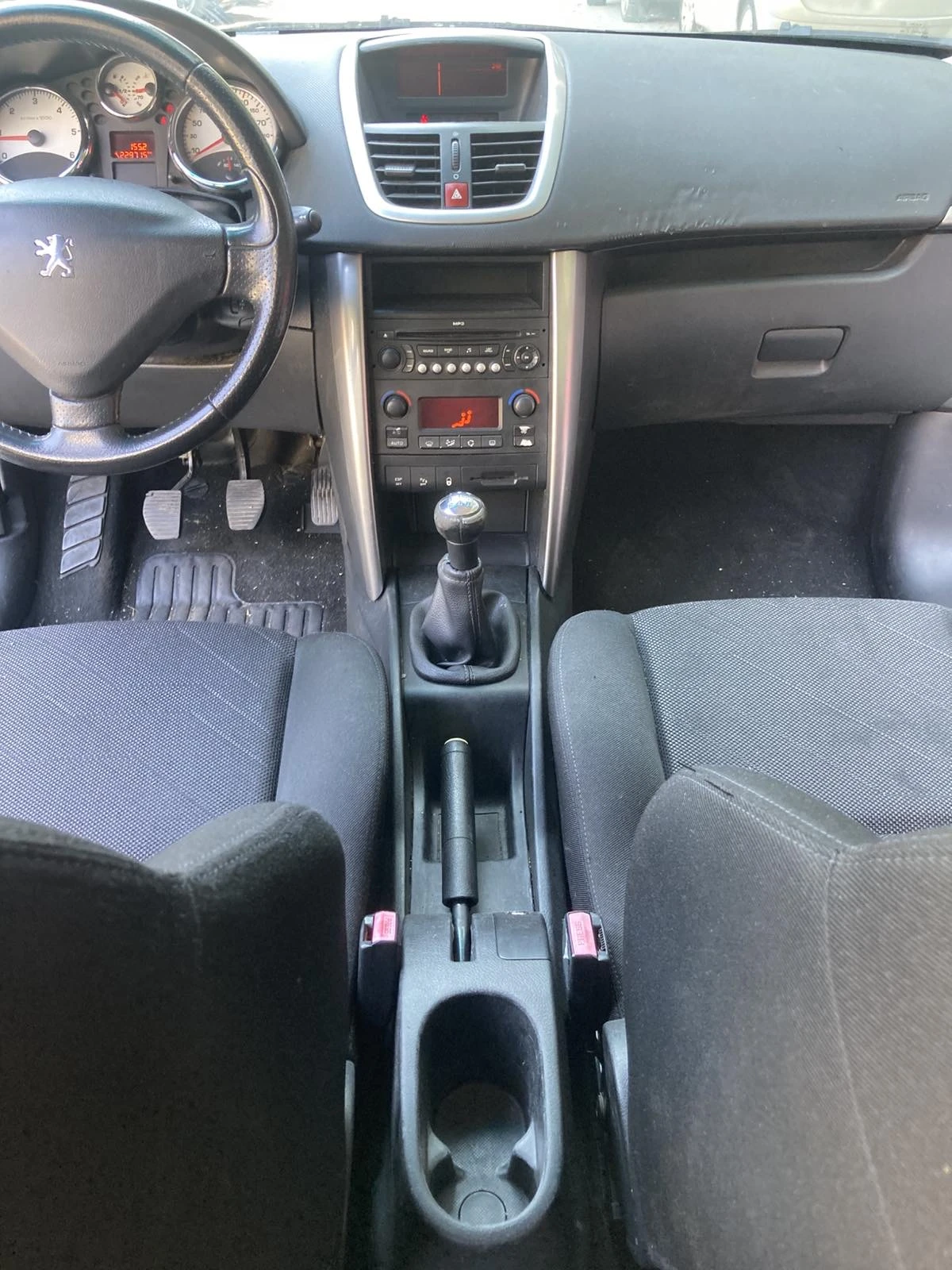 Peugeot 207 1.6HDI Топ Оферта, снимка 10 - Автомобили и джипове - 55687549