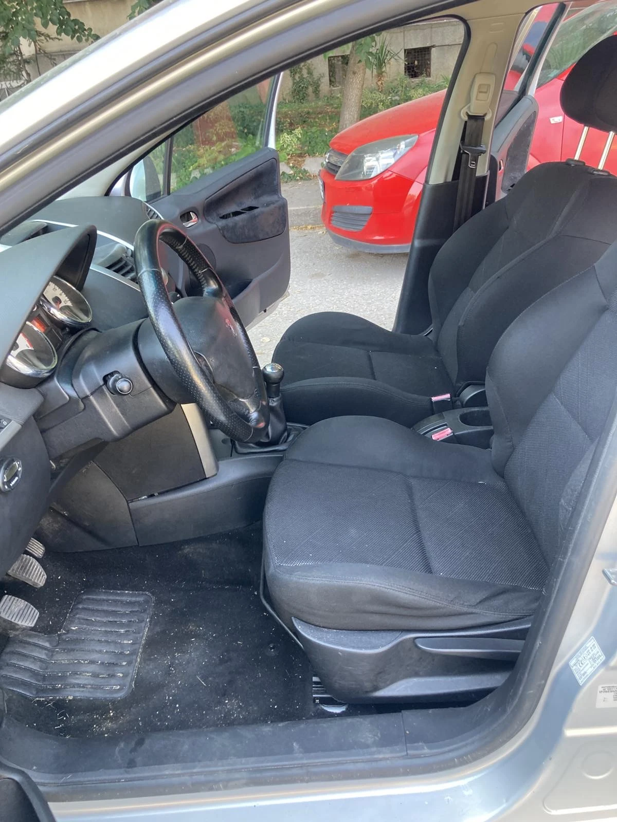 Peugeot 207 1.6HDI Топ Оферта, снимка 14 - Автомобили и джипове - 55687549