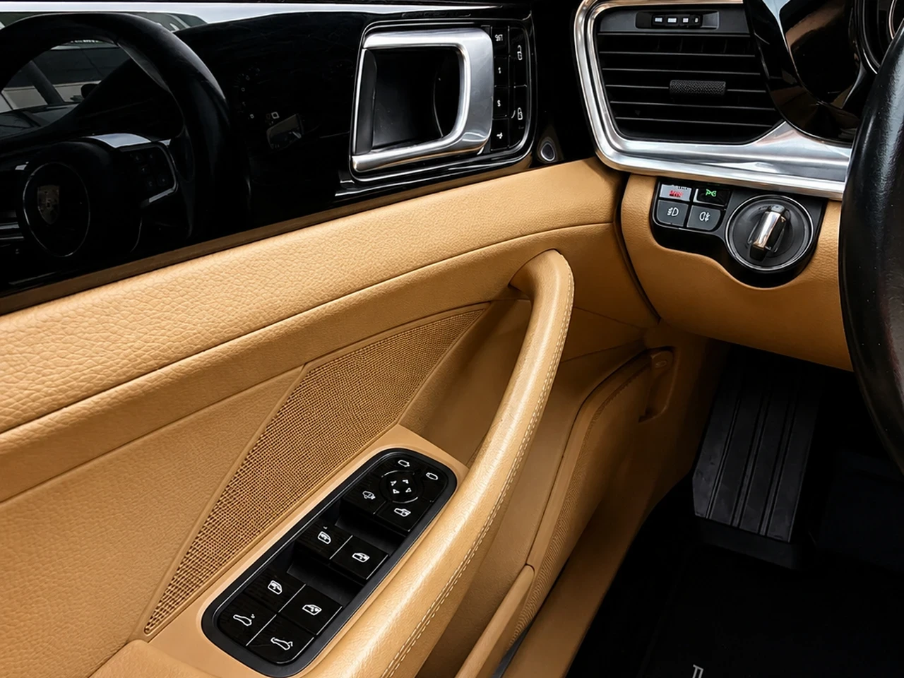 Porsche Panamera 4, снимка 15 - Автомобили и джипове - 56171257