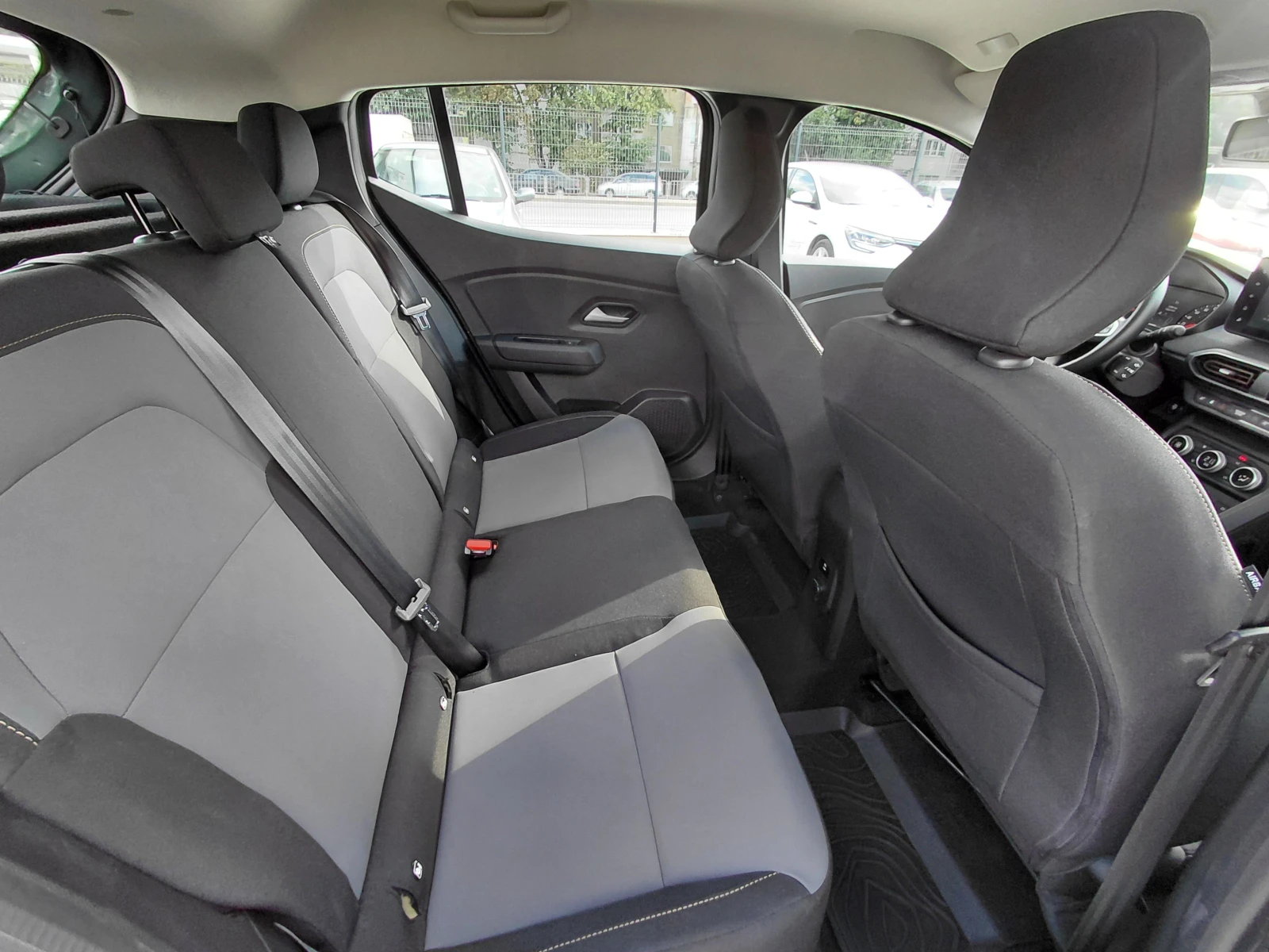 Dacia Sandero Stepway/1.0TCe /100k.c./Газ/Бензин/Expression, снимка 14 - Автомобили и джипове - 56199137