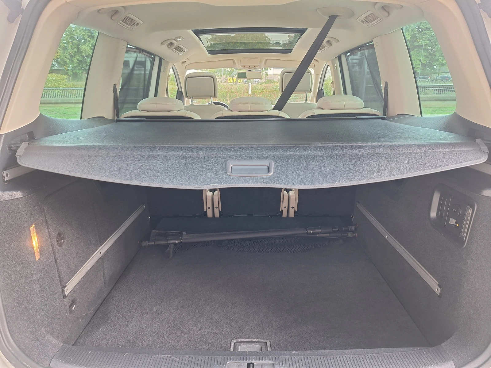 VW Sharan 2.0TDI High Line!Led!Navi!Xenon!Leader, снимка 7 - Автомобили и джипове - 56315316